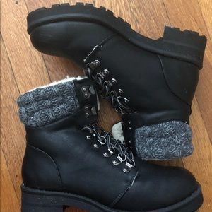【SOLD】MIA Women snow winter boots black size 8
